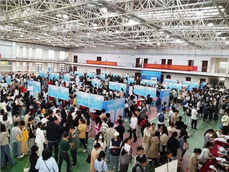 中国待遇最好的9大央国企，别再只盯着公务员了！
 
1、中国烟草总公司
中国烟草