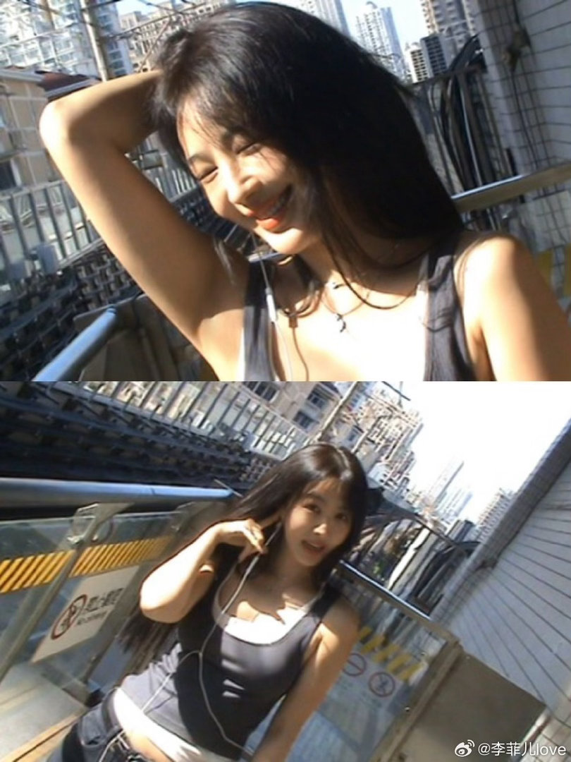 满是自然的鲜活感，李菲儿随性穿搭搭配自在状态，越看越有味道，她身上的生命力真的是