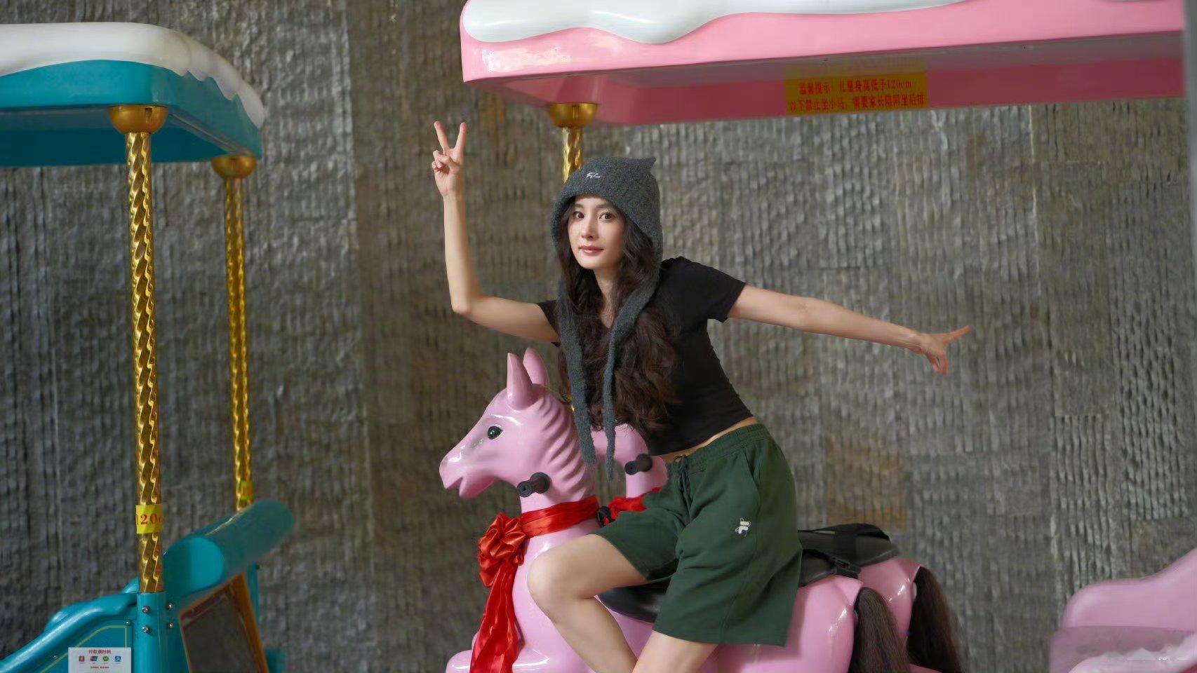 谁能想象杨幂居然已经快40岁了，少女幂真的