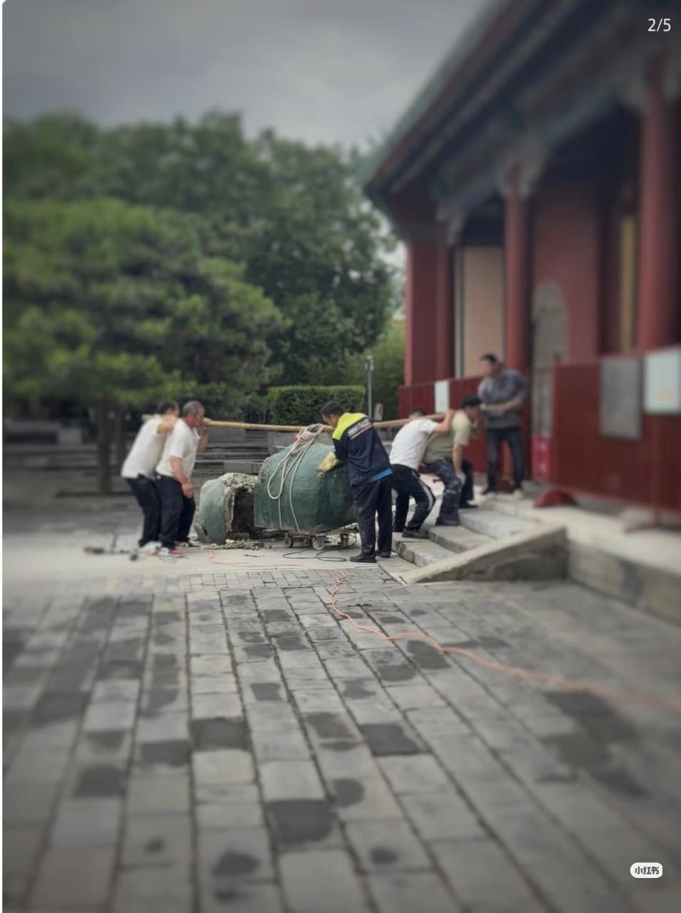 公共雕像为什么不能随便立？
 立像明志：公共塑像须守牢价值导向的底线
城市广场的