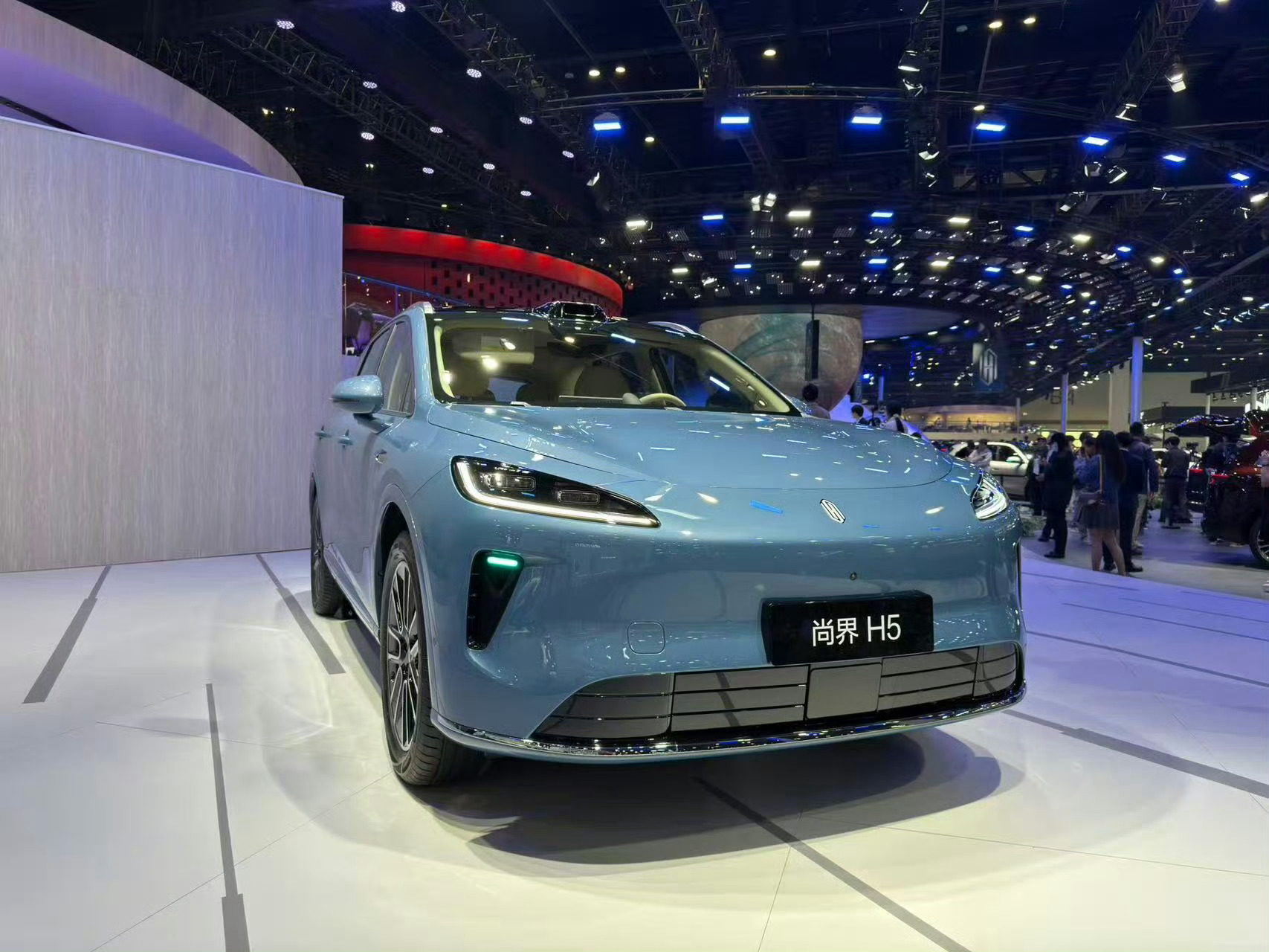 余承东称智能车进入体系决胜周期 余承东一语戳中智能车行业的竞争本质：前几年靠一台