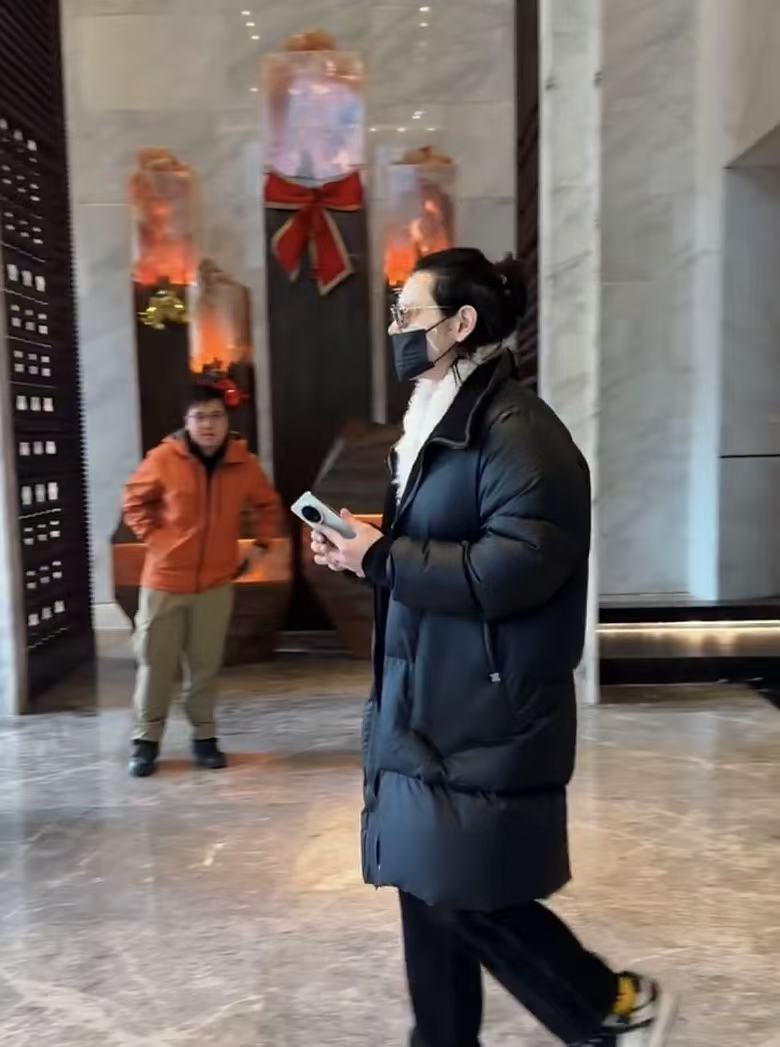 向佐敷面膜都这么抽象  要问对于抽象的神是哪一家，那必然是向佐了！！连敷个面膜都