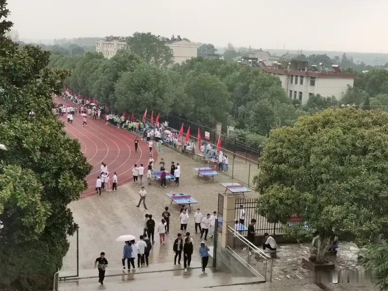 距离2026年高考还有40天，考生冲刺阶段，加油！《七绝(新韵）致高三学子》
展