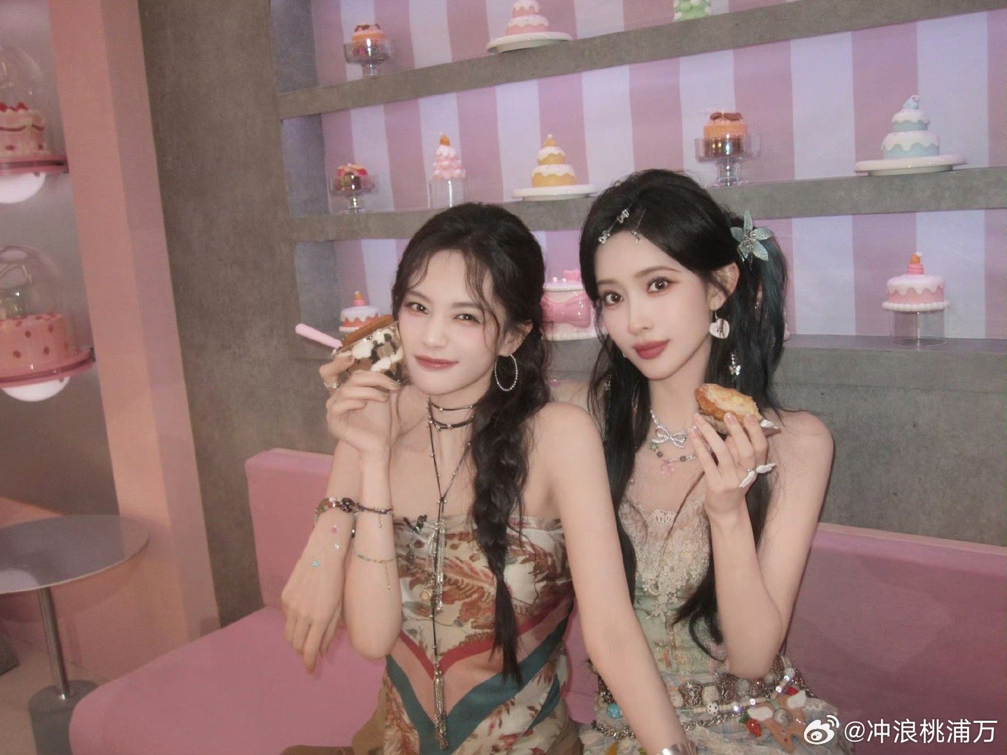 李一桐孟子义对我眼睛很好李一桐与孟子义的民国旗袍造型封神了，简直就是民国小说里的