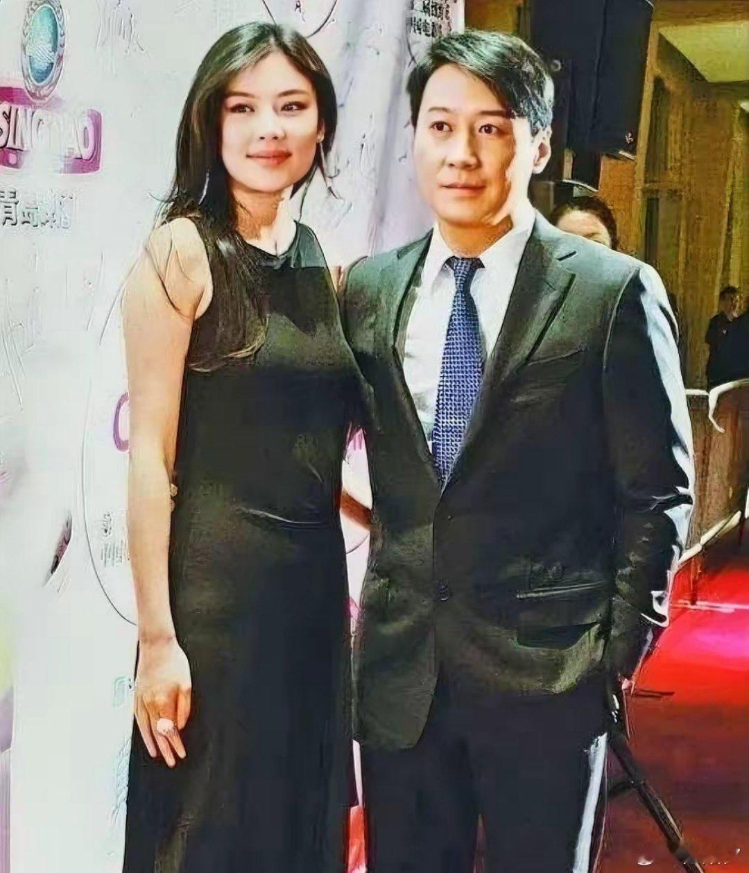 2012年，乐基儿花光了黎明的7.5亿身家之后嫁给了别人，还称黎明爱的是舒淇。黎