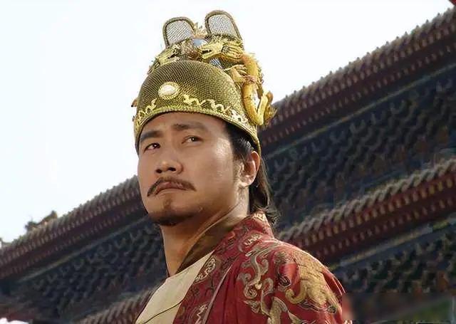 鄱阳湖大战，一个人驾着小船冲进敌阵，身上中了好几处伤，越打越凶，手刃数百人。攻武