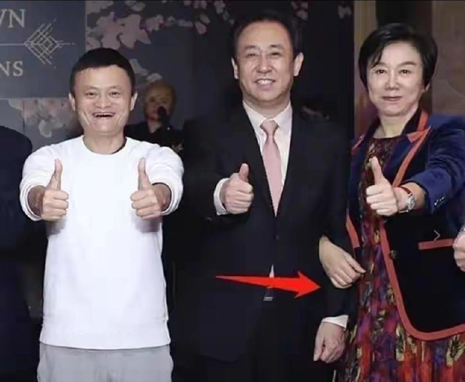 逃海外3年！丁玉梅两张底牌彻底失效，精明算计终成空
 
    毁掉丁玉梅的从不