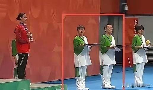 日本的老龄化到了什么程度呢？这次亚运会终于显示出来了。名古屋亚运会颁奖的礼仪人员