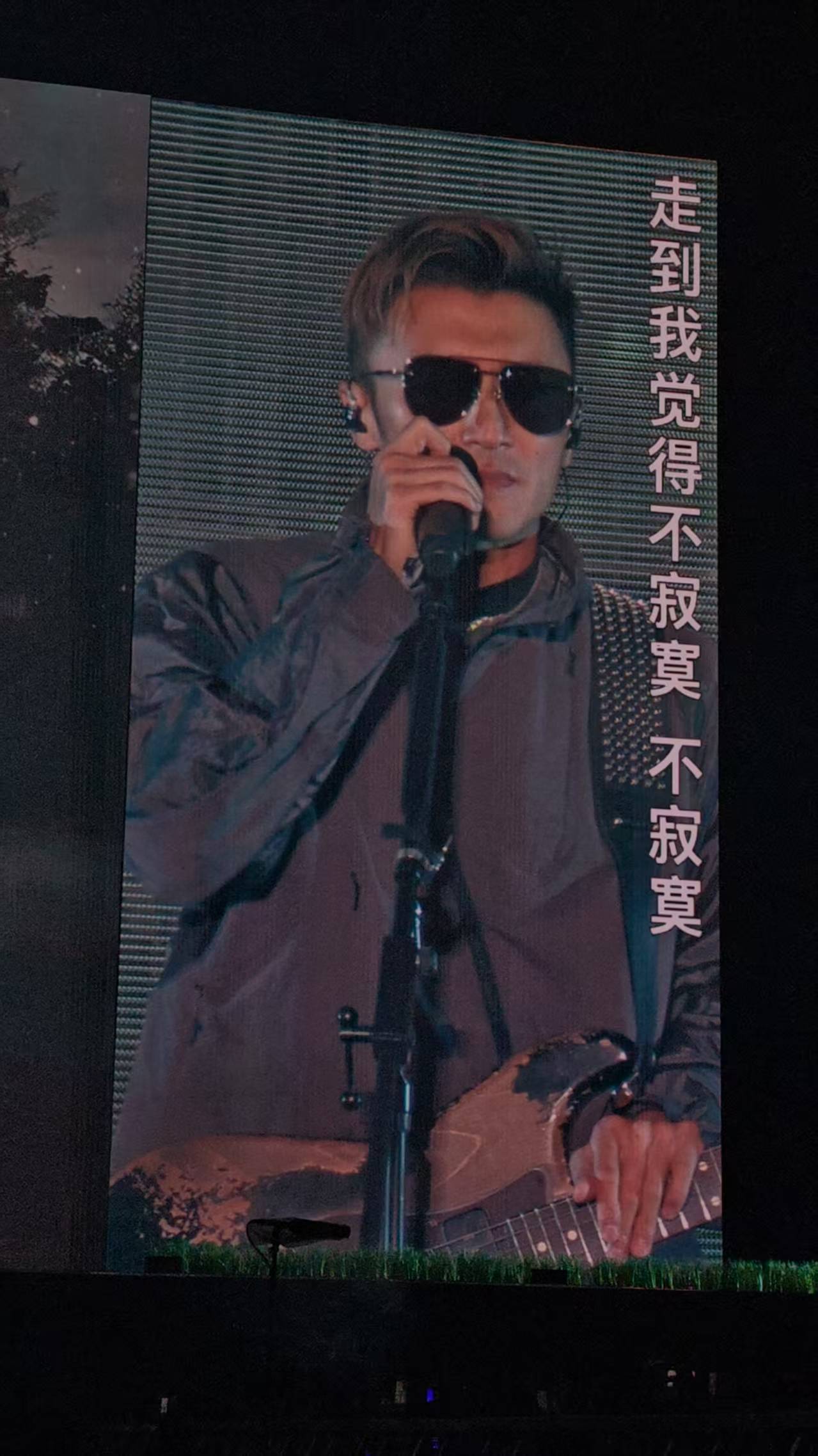 今天被绑架的是谢霆锋 老板让我来接你谢霆锋：好的，我走。一脸认真配合的样子，完全