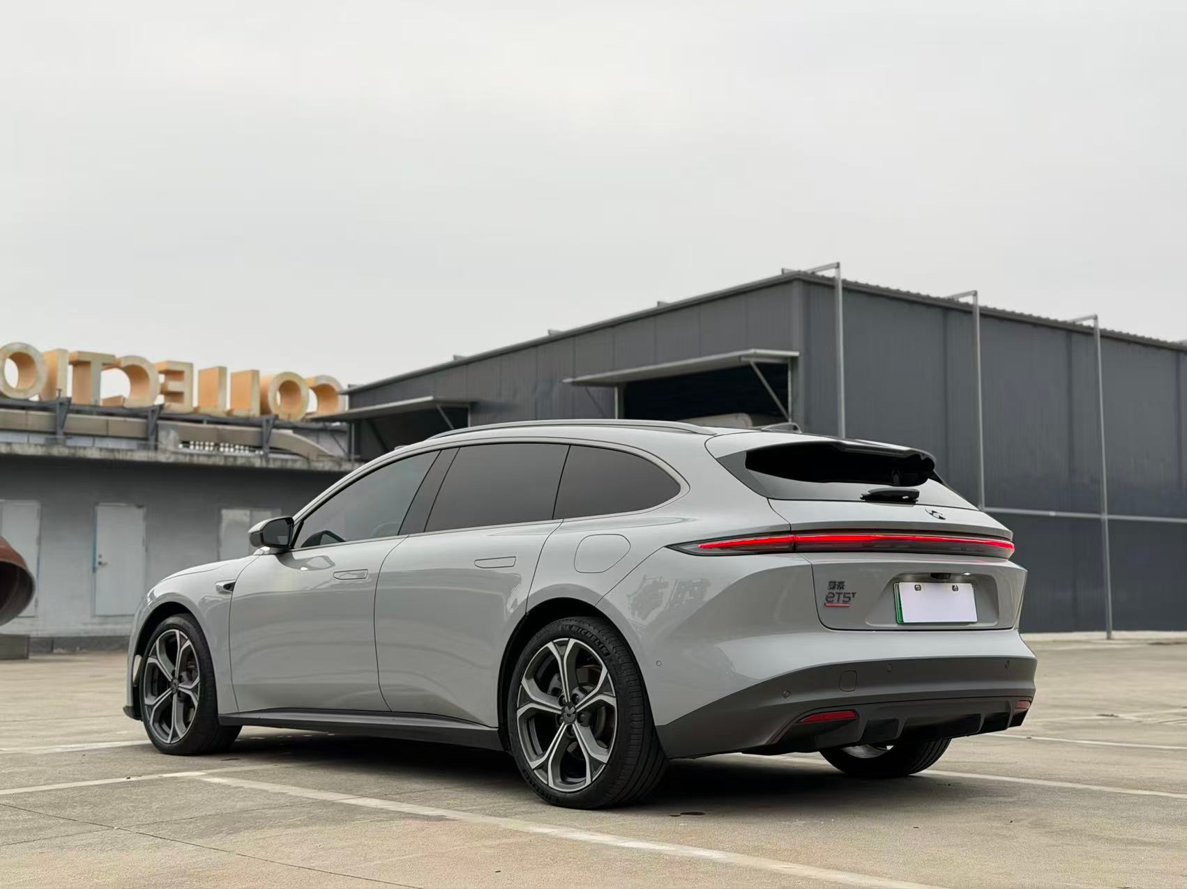 蔚来ET5电池买断，75度双电机四驱，配置价33.87万，才开了2万多公里，亏多