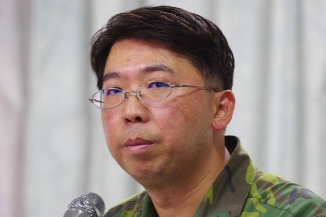 【台军驻金门部队前参谋长贪污获刑12年，曾把部队洗衣机偷运回家】#台军官曾把部队