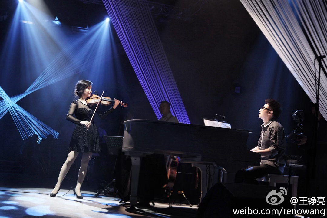 王铮亮结婚那天老婆不想去谁能想到王铮亮爱人当初根本不想办婚礼，满心只想到处弹琴游