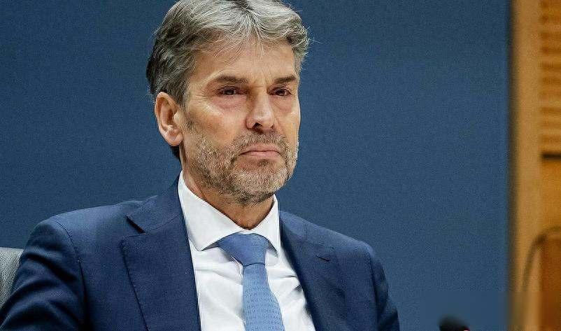 荷兰冻中企、ASML 撑底气，稀土成破局关键
 
荷兰干了件让行业炸锅的事，直接