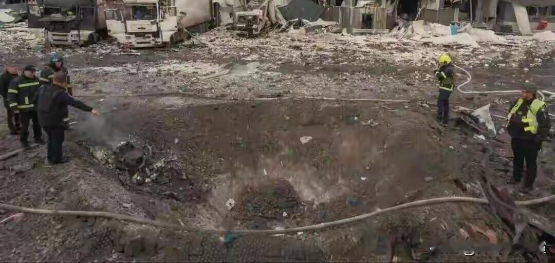 俄罗斯发射高超音速导弹，密集打击乌克兰军工企业和能源设施