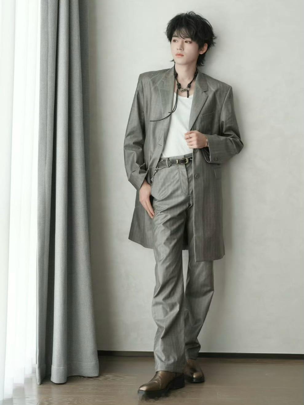 宋亚轩 宋亚轩┊释出一组节目造型图，身穿Acne Studios 2026春夏系