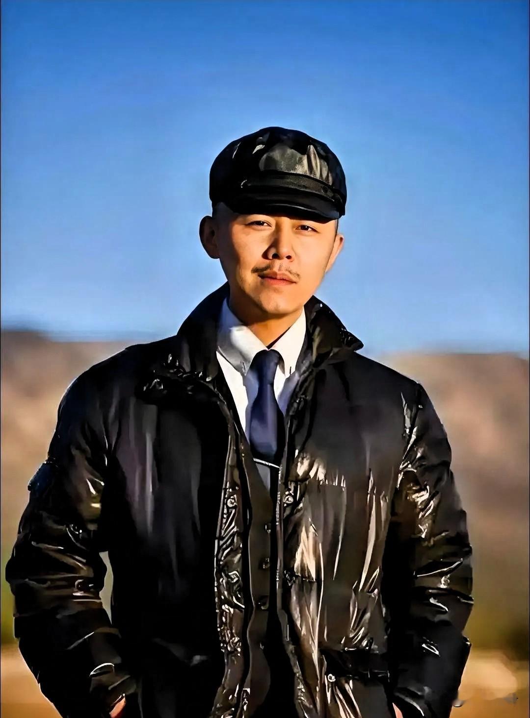 47岁的大冰
在直播中提醒女孩们，
可以嫁给没钱的，也可以嫁给有钱的，但是不能嫁