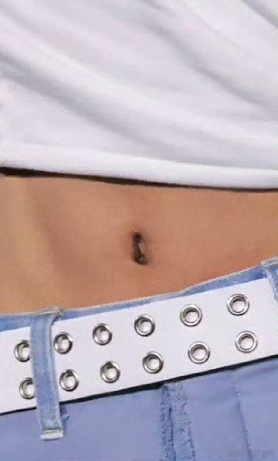 前田陆疑似肚脐眼有泥被粉丝吐槽脱粉了 你觉得是粉丝严格了吗 但也有人解释只是黑色