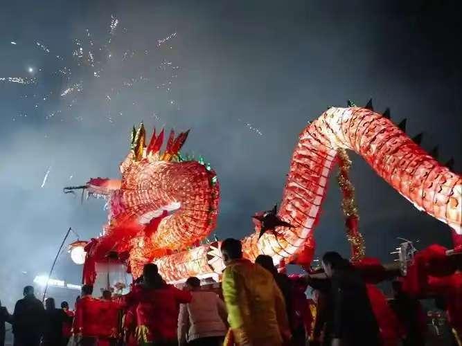 【拜年给湖南丈母娘带什么 】还记得小时候最期待过年吗？腊货悄悄挂上檐，春联贴歪也
