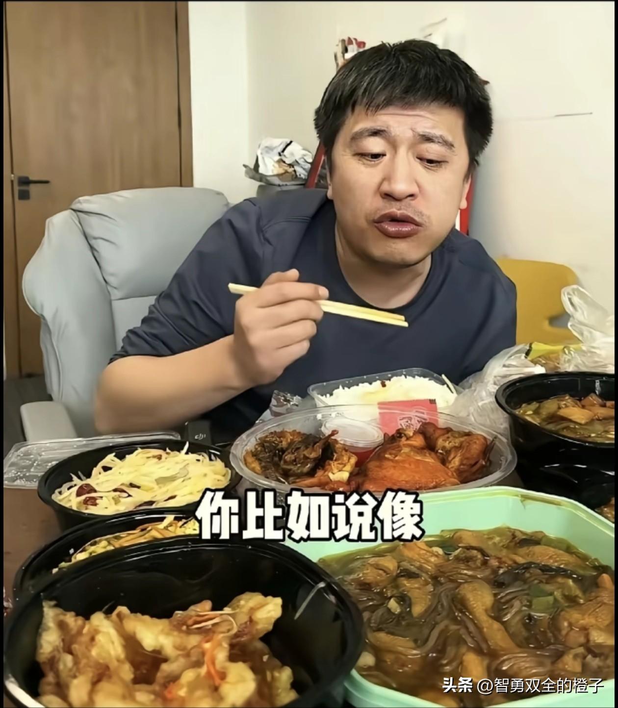 这是张雪峰离世当天的午饭，足足有6个菜，有土豆丝，锅包肉，卤鸡腿，锅包肉，小鸡炖