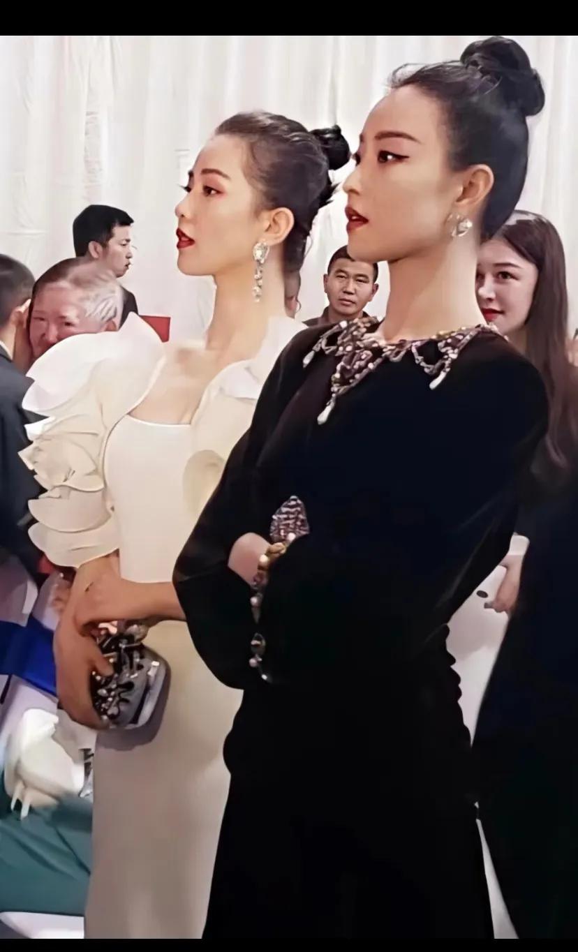 王家卫这录音一爆光，刘诗诗和倪妮这对“塑料姐妹花”不是要变“对家”了啊。 ​​​