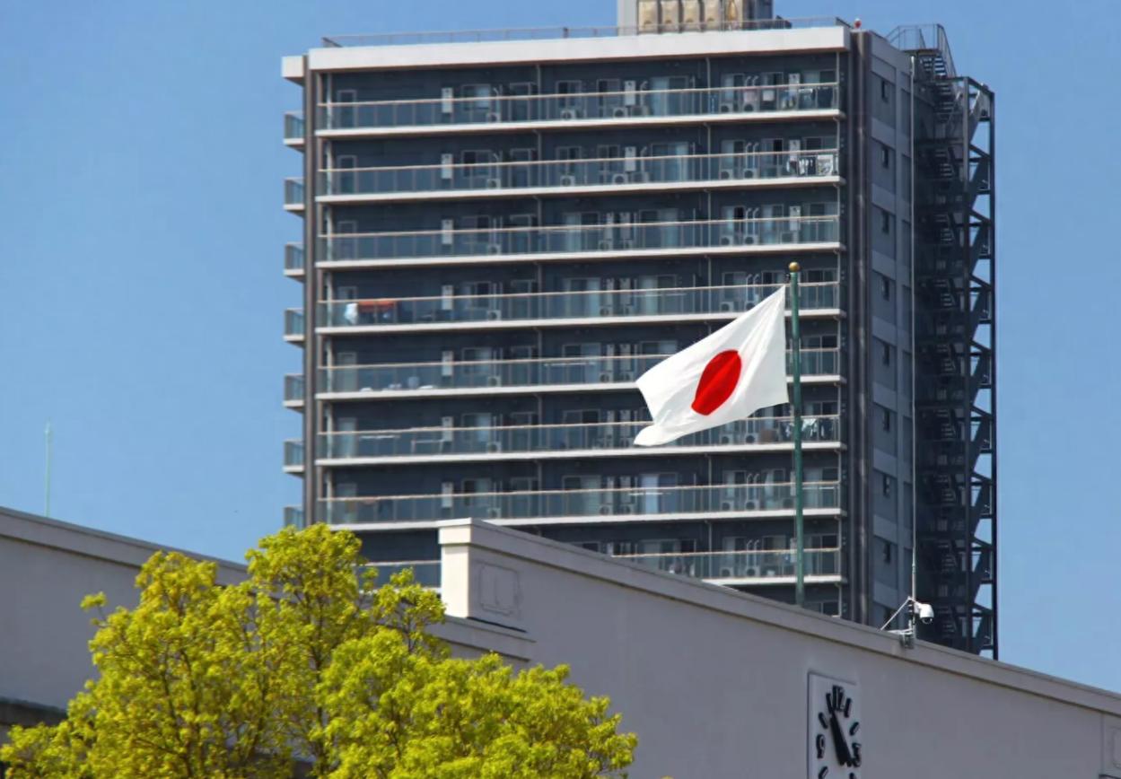 日本狂砸千亿扩编远程武器，

到底想干什么

据共同社12月26日报道，日本政府