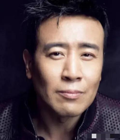 1996年，于和伟喝醉后想从南京长江大桥跳下一死了之，可没想到，女朋友宋林静知道