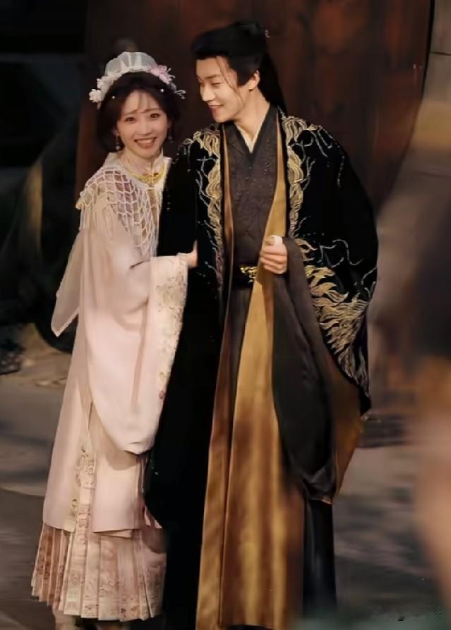 《渡雪》这部短剧，甜中带涩，虐而不苦，年轻演员演技也在线。女主活泼跳脱，清醒豁达