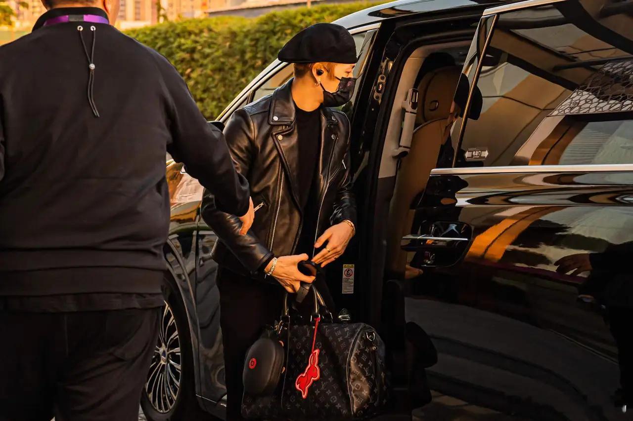 埃尔法早就不香了，如果大家也想买一辆回头率爆表且高端时尚的MPV车型，腾势D9就