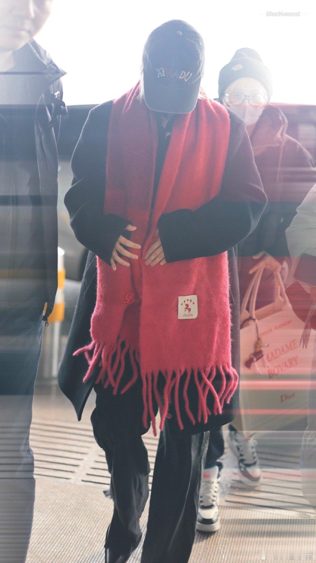 刘雨昕出发央视晚会录制路透～红红火火的出发啦