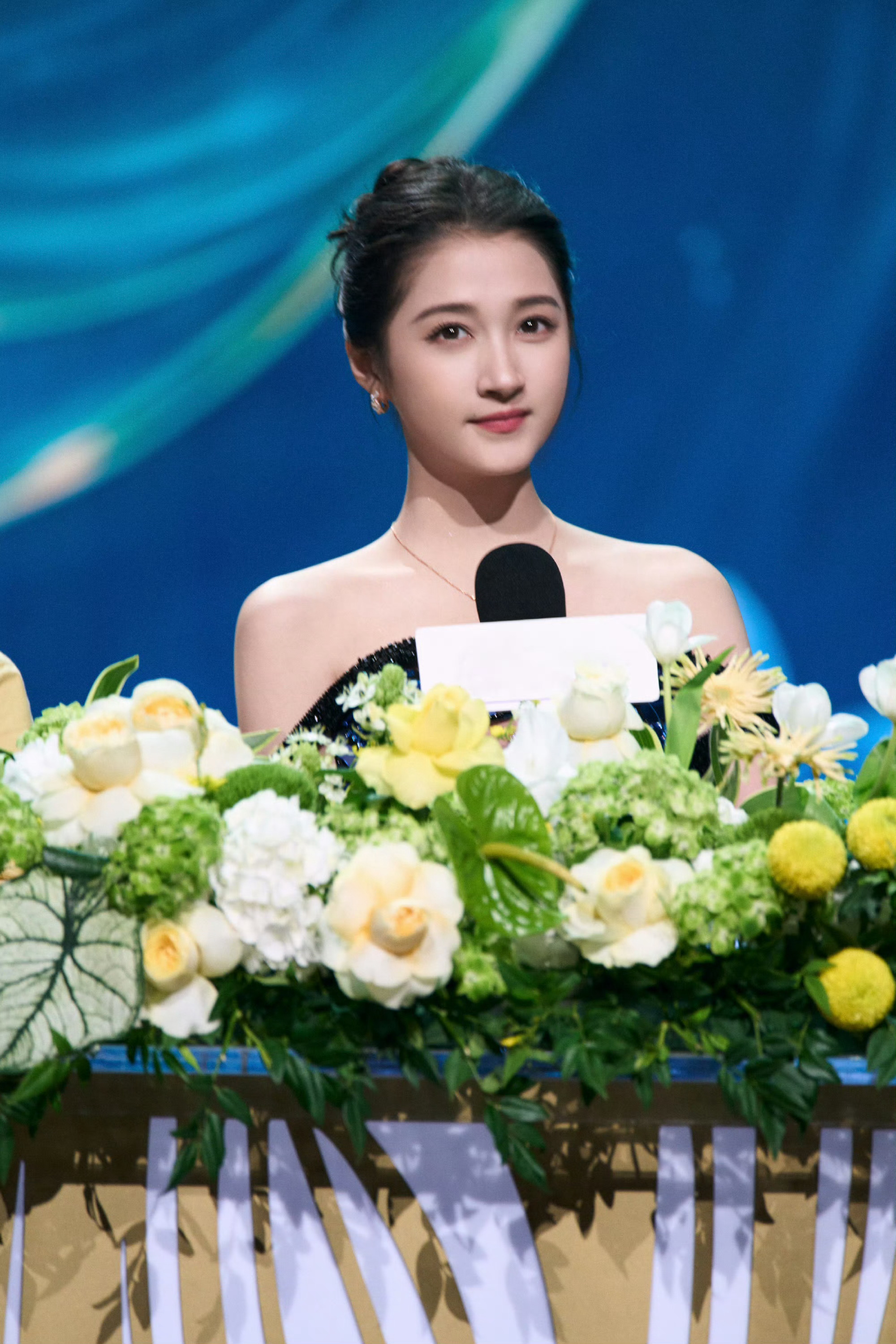 关晓彤 gxt关晓彤苏知秋 gxt关晓彤我与爱同谋 “花在骄阳下盛开 我的爱永远