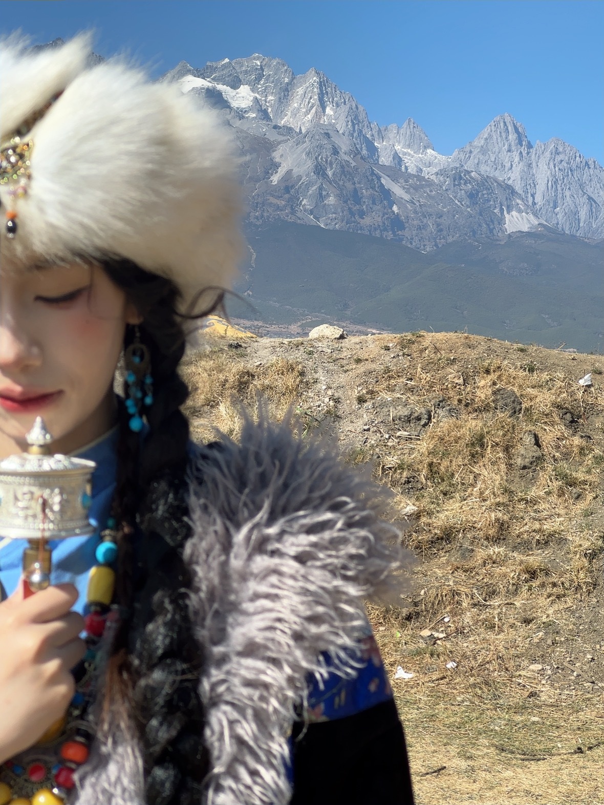 扎西德勒བཀྲ་ཤིས་བདེ་ལེགས་📿我从远山而来，洒下隆达 丽江