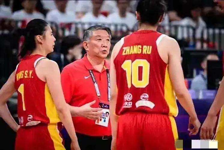 四川女篮硬核致函中国篮协，队中国手暂不参加宫鲁鸣指导的国家队集训。
四川女篮花重