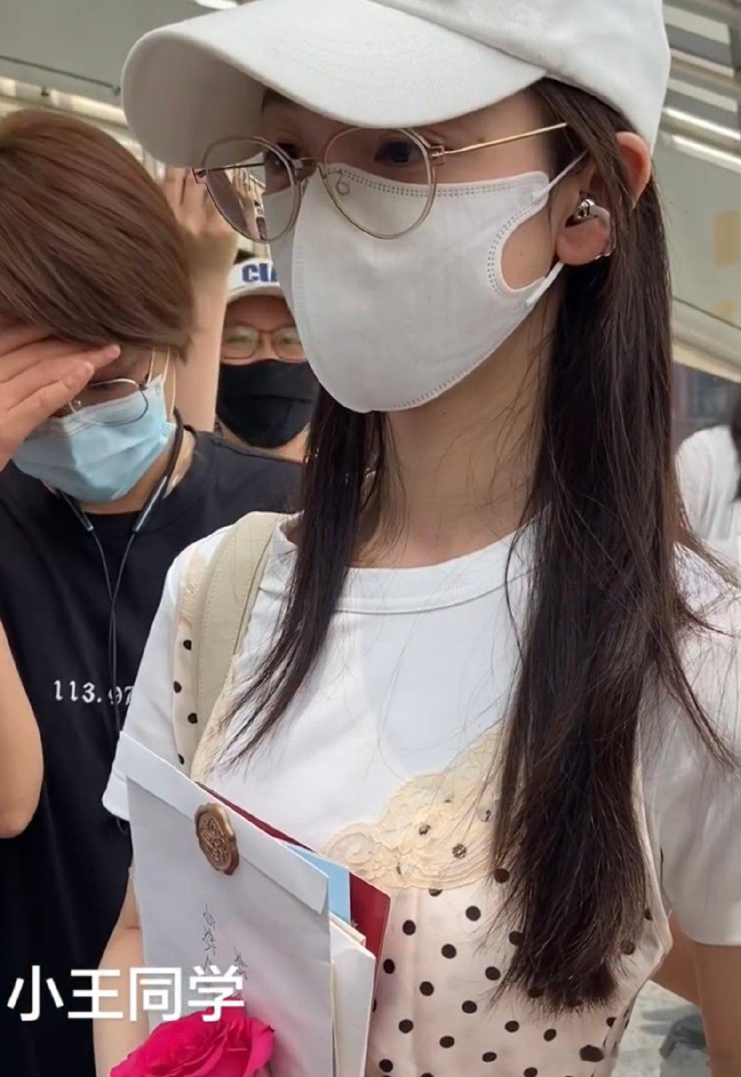陈瑶眼睛肿了陈瑶眼睛哭肿了！陈瑶眼睛哭肿了