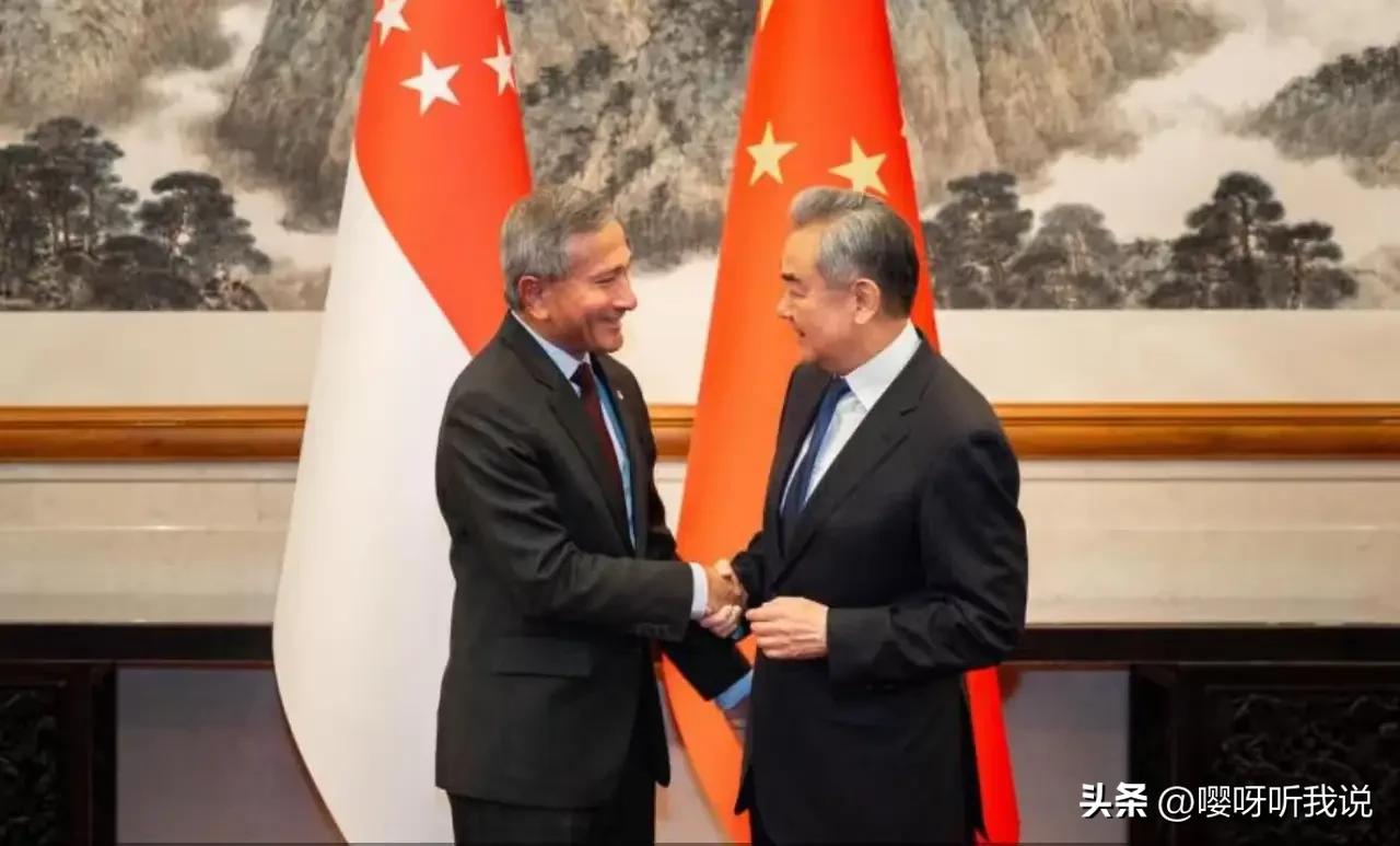 维文其实24号就来了，昨天和我们见了面，表态也很直接，一点都不意外。

李显龙从