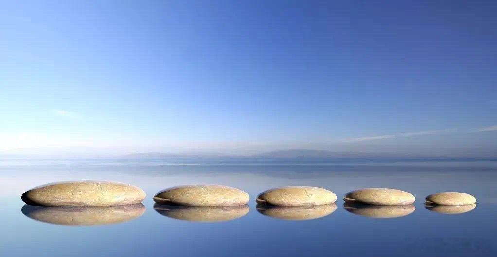 山水谣·默斋主人原创自由诗一山一水，折入宣纸浅纹人海浮沉，那一颦一笑凝作画中不肯