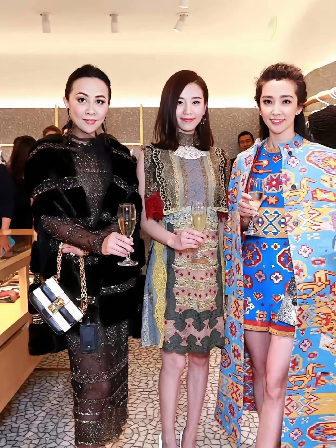 刘嘉玲，脚型很美，就是二脚趾头太长了。