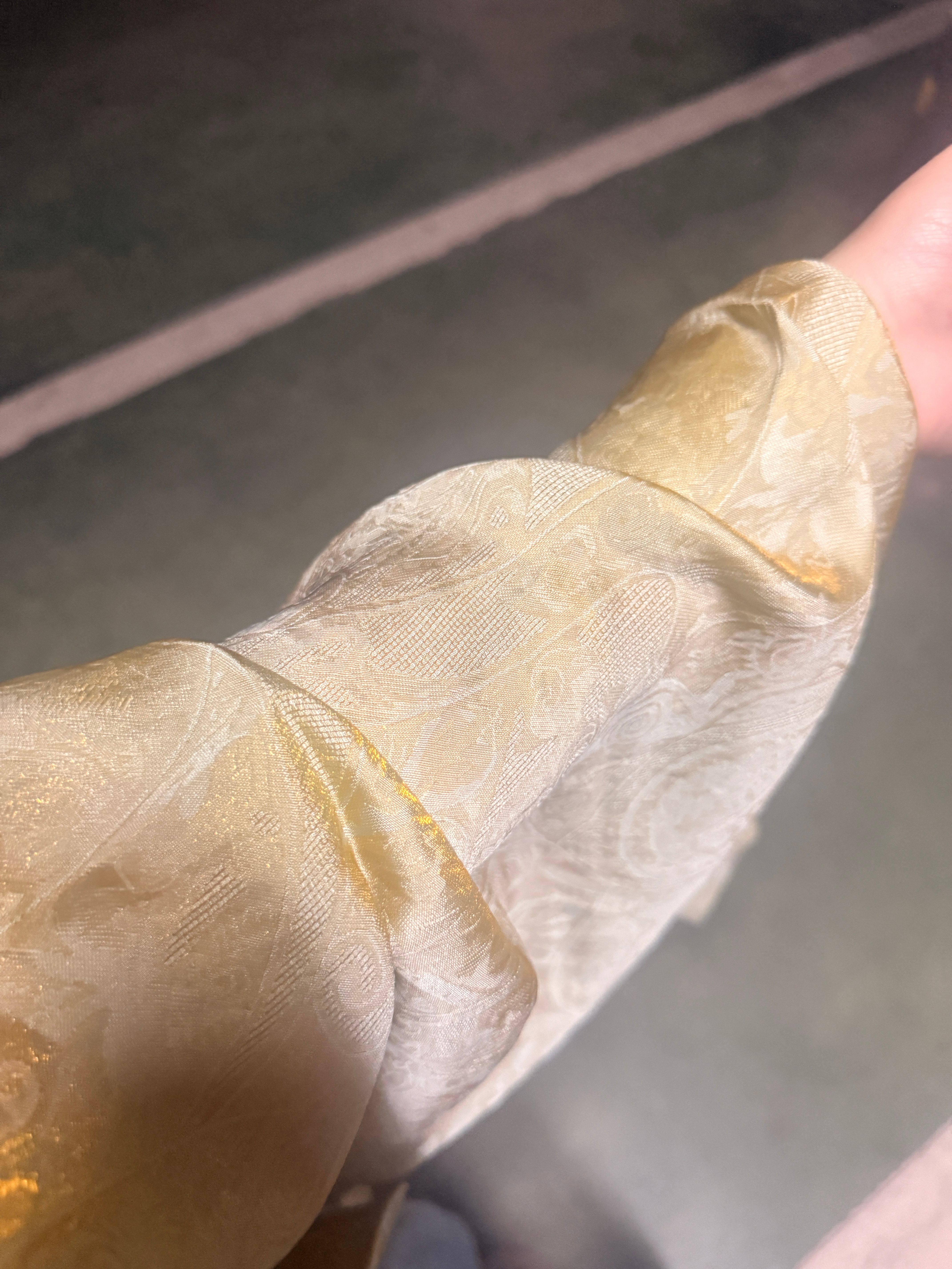 有朋友买过匣珍汉庭吗？妈呀这个实物美得有点惊人的程度卖家图一，我在地下车库拍到的