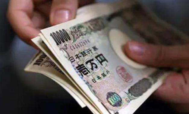 日本国债一天狂降50%，资产缩水30%。日元加息的后果正在呈现，这不是岸田文雄在