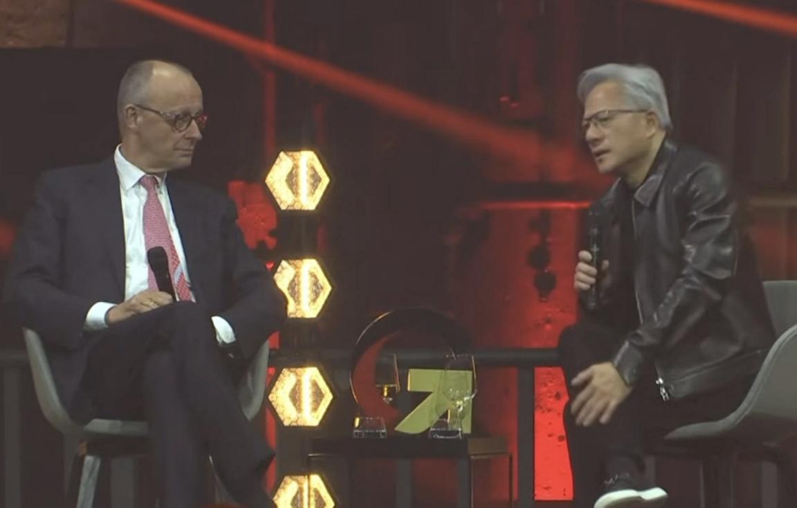 黄仁勋是一点也没给德国总理默茨面子！直言德国制造业需拥抱 AI，同时肯定中国的产
