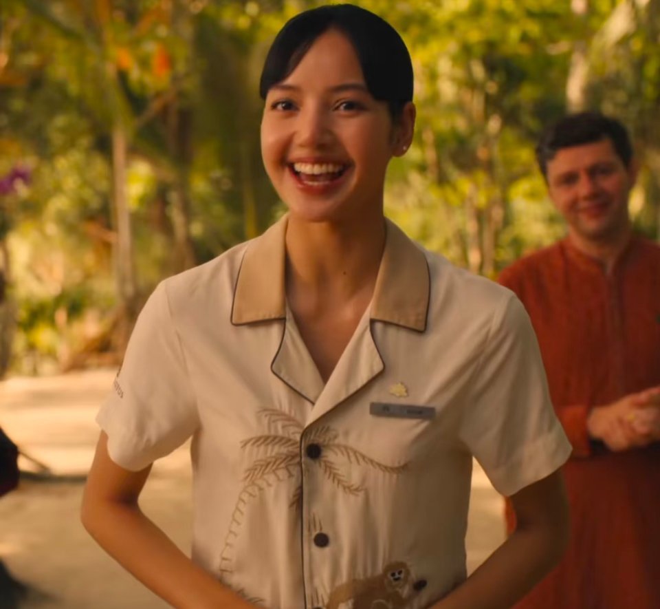 Lisa白莲花度假村新镜头 白莲花度假村第三季里面的Lisa泰国女仆造型，确实有