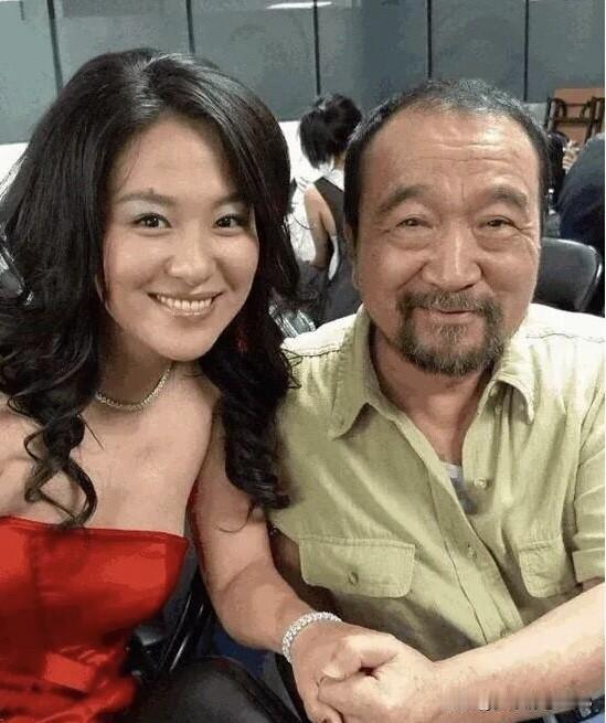 沈傲君是妥妥的美女 , 不张扬不做作,端庄，大方, 自然的天生丽质的美，60年代