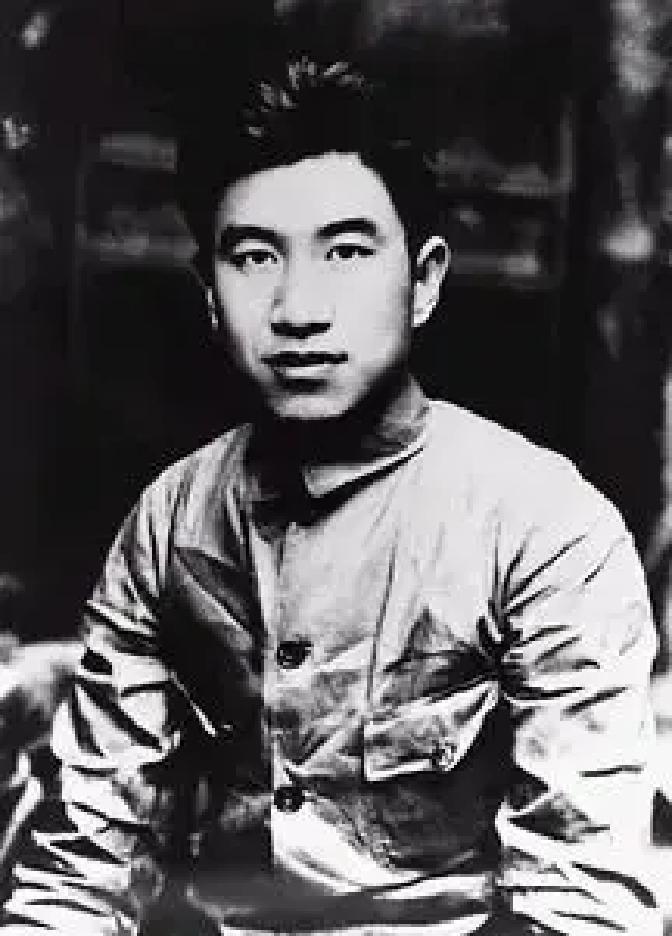 1934年，化装成商人的张子华，不幸被捕。敌人审讯他时，他讲一口浓重的家乡口音，