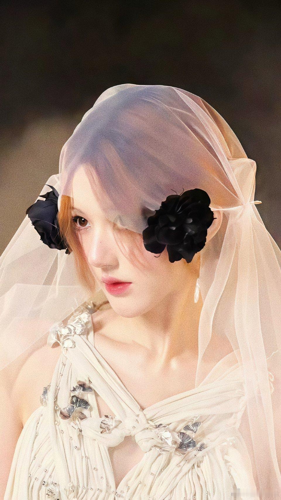 赵露思[超话] 美萌之物，当可露丽很安心[爱你][爱你] ​​​