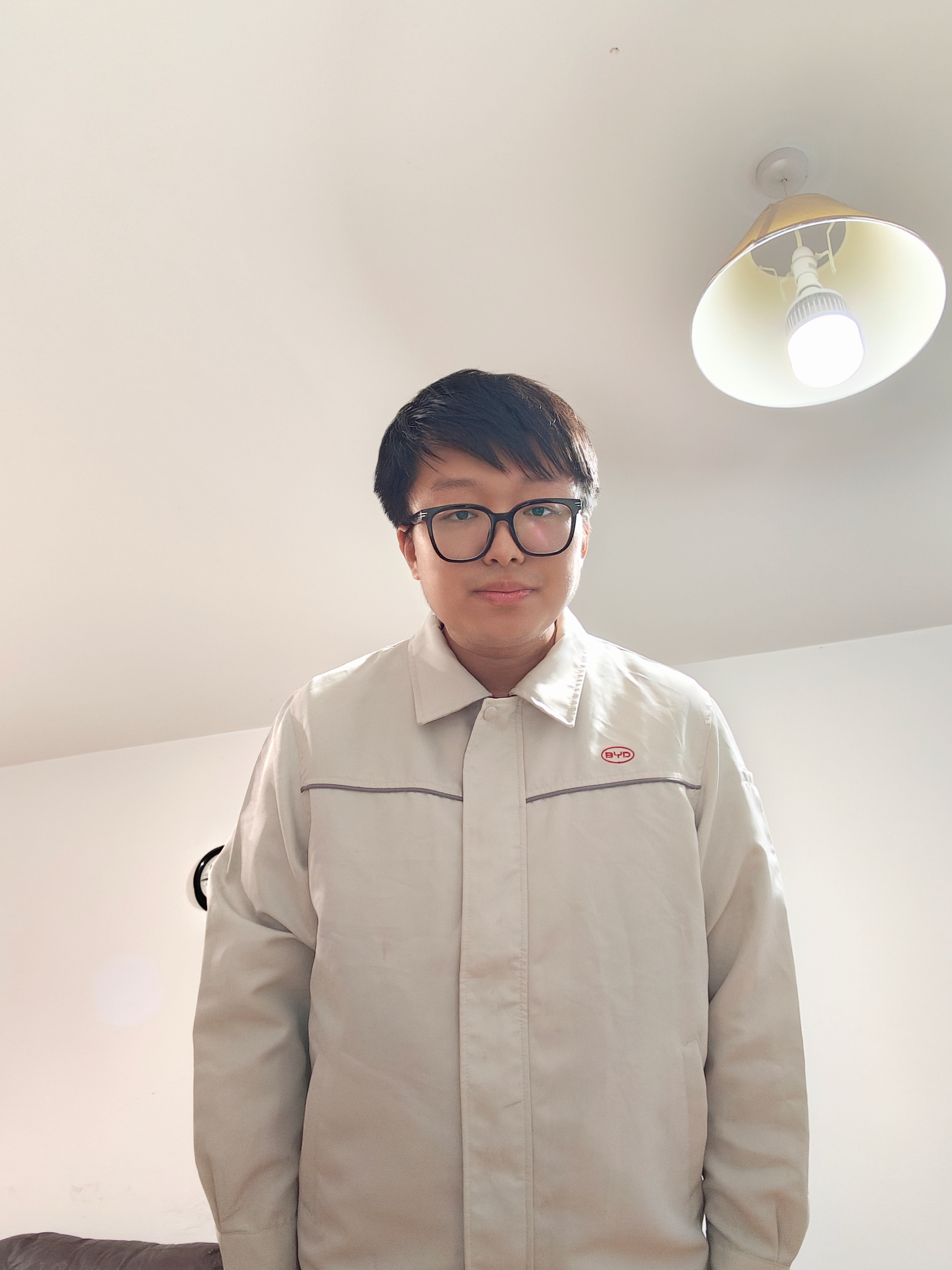 网友们都知道我喜欢收藏一些汽车品牌的纪念品但这次朋友送给我的 确实是让我记忆犹新