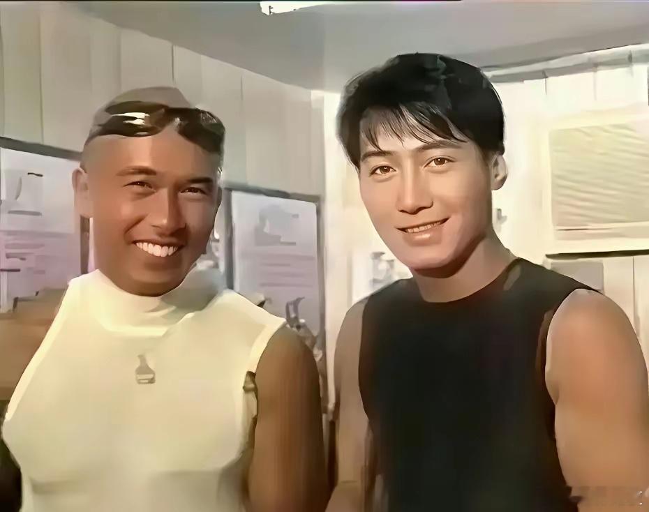 90 年代的具俊晔和黎明，黎明66年的，光头69年的，看起来却比黎明大似的。很奇