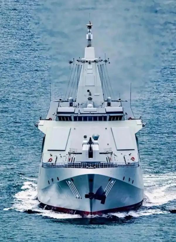 很多人还没意识到，055只是一个2014年定型的成熟产品，技术上的跨越还没有05