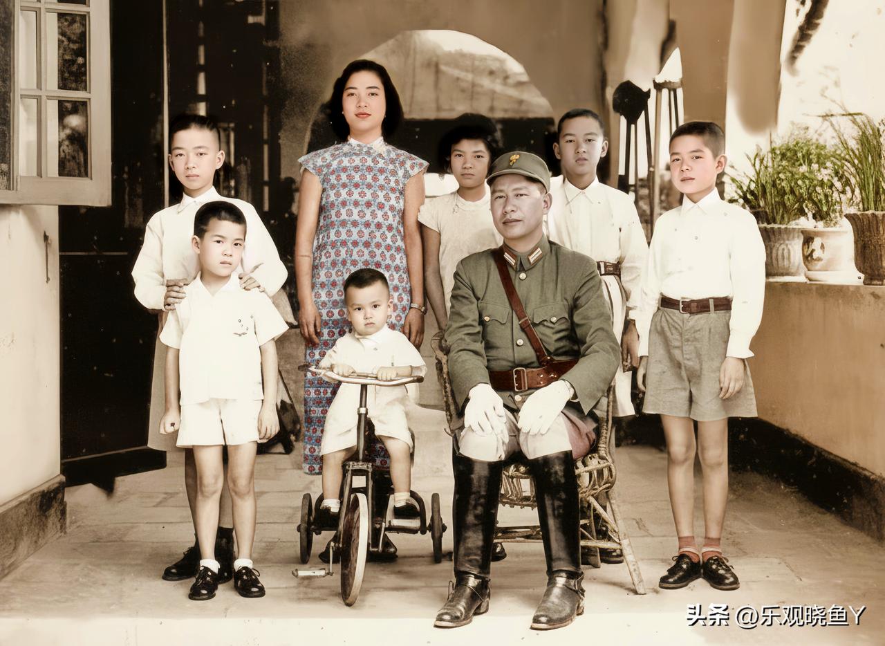 这才是真实的白崇禧，大伙儿都好好瞧瞧！这不是演戏，也不是电视剧中的扮演者，确是货
