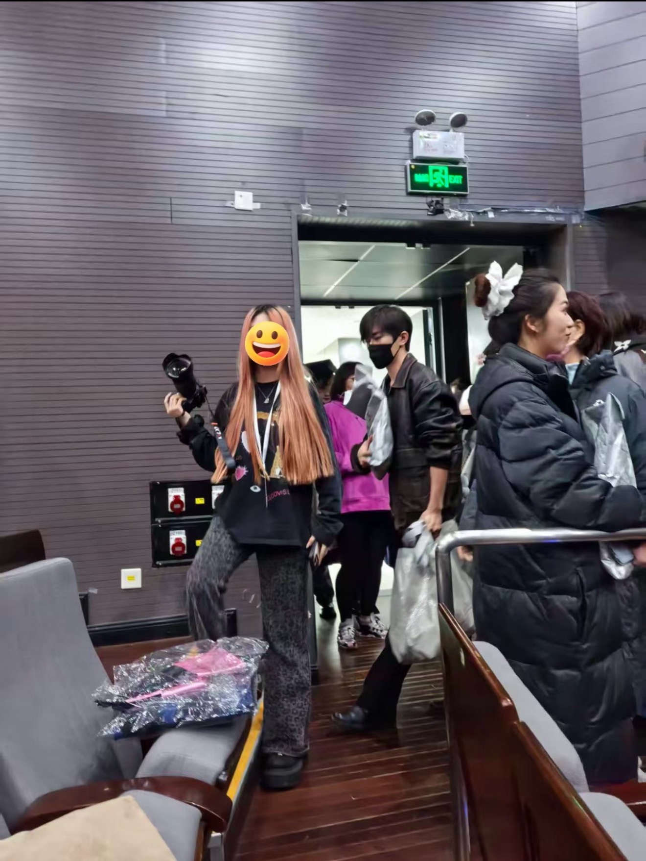 千玺回中戏参加补办的毕业典礼啦再次祝你毕业快乐！🎓弥补了学生时代的遗憾了[捂嘴