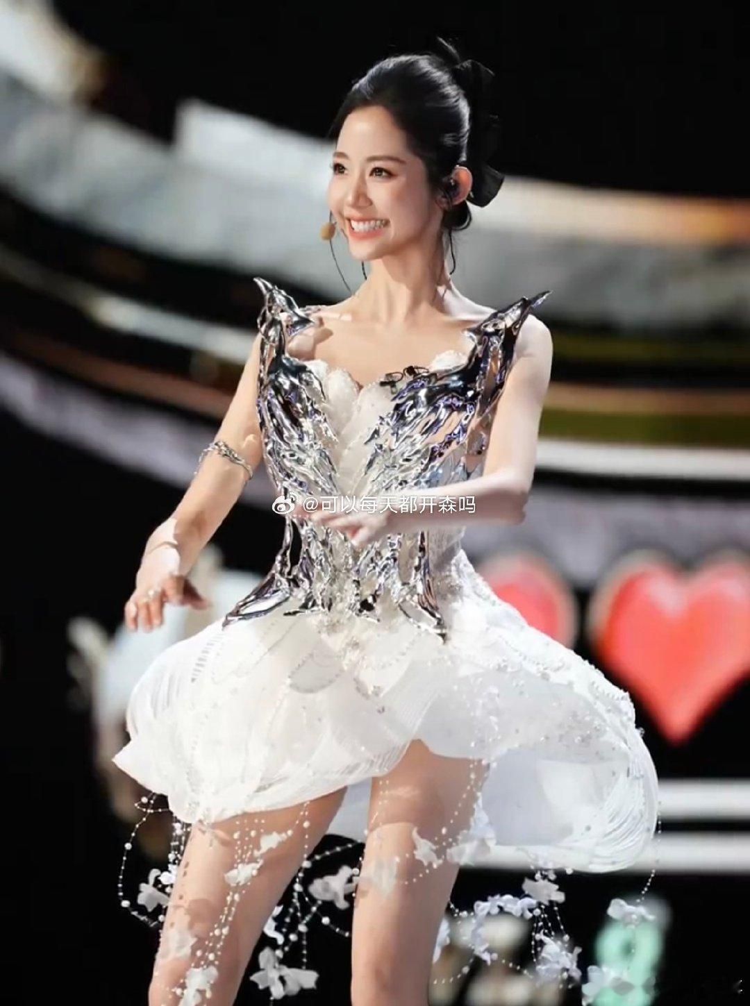 万千惠完美诠释浪姐精神乘风2026从背负光环到轻装上阵，万千惠读懂了乘风破浪的意