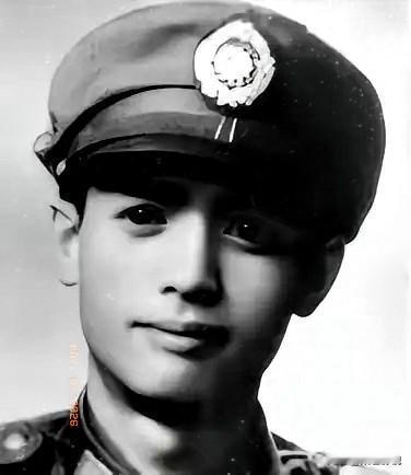 1949年时，国民党中将韩任民的亲生儿子被当局按通共罪名执行了枪决。他沉默闭门三